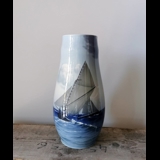 Stor sjælden Bing & Grøndahl vase med skibsmotiv nr. 7062-134
