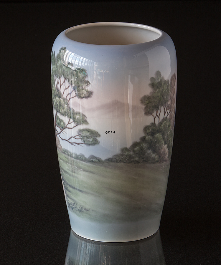 Vase med vejen til søen, Bing & Grøndahl nr. 716-5448 eller 748