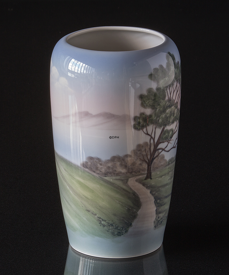 Vase med vejen til søen, Bing & Grøndahl nr. 716-5448 eller 748