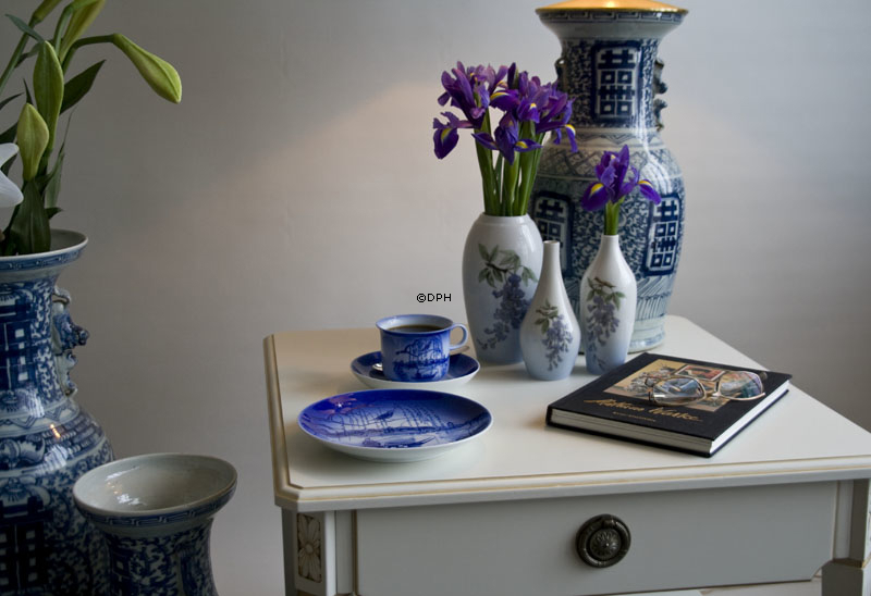 Vase med Blåregn, Bing & Grøndahl nr. 72-251