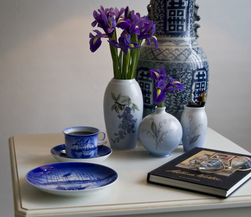 Vase med Blåregn, Bing & Grøndahl nr. 72-251