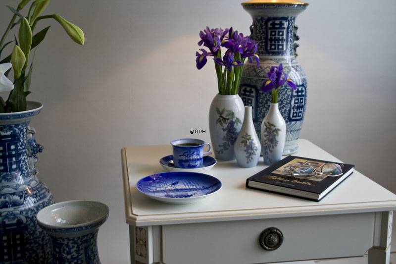 Vase med Blåregn, Bing & Grøndahl nr. 72-9