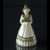Frau in Tracht, Bing & Gröndahl Keramikfigur Nr. 7205-3