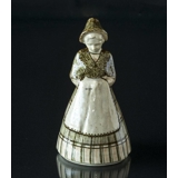 Frau in Tracht, Bing & Gröndahl Keramikfigur Nr. 7205-3