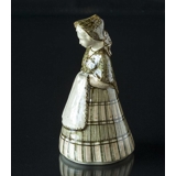 Frau in Tracht, Bing & Gröndahl Keramikfigur Nr. 7205-3