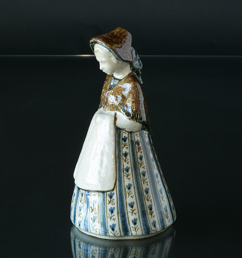 Kvinde i Nationaldragt, Bing & Grøndahl keramik figur nr. 7205