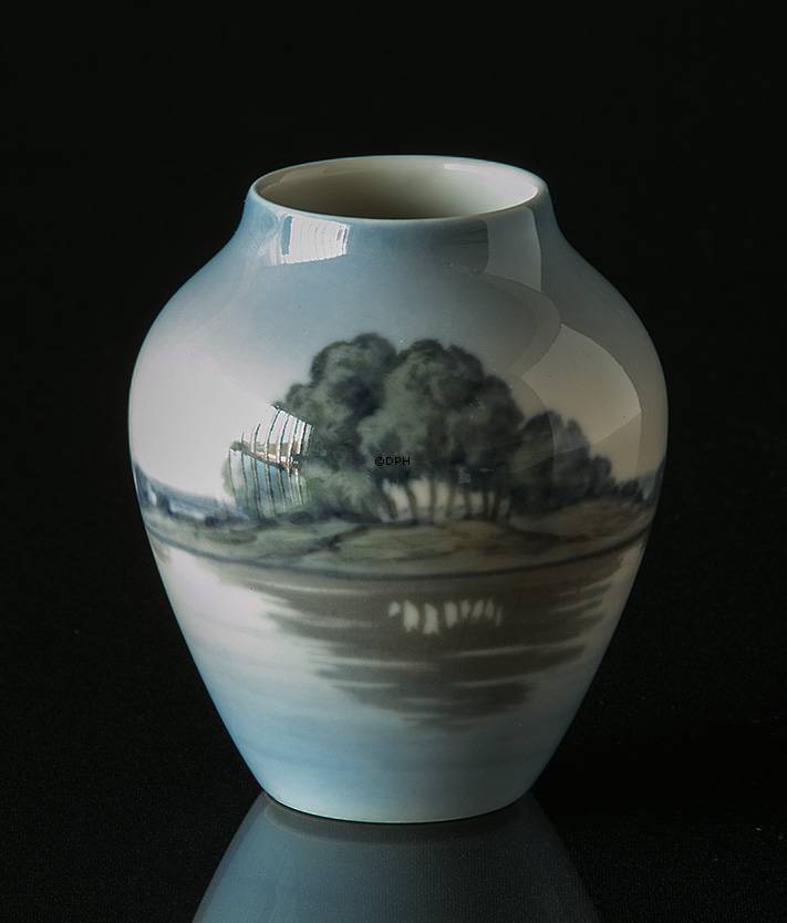 Vase med landskab, Bing & Grøndahl nr. 7381-12