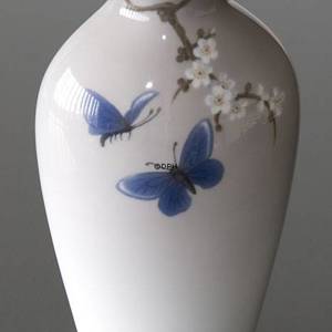 Vase med Kirsebærblomst og sommerfugl, Bing & Grøndahl | Nr. B7777-239 | DPH Trading