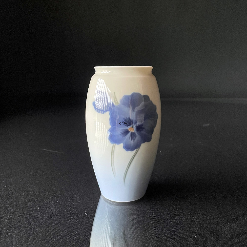 Vase med blomst, Bing & Grøndahl nr. 7907-254