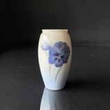 Vase med blomst, Bing & Grøndahl nr. 7907-254