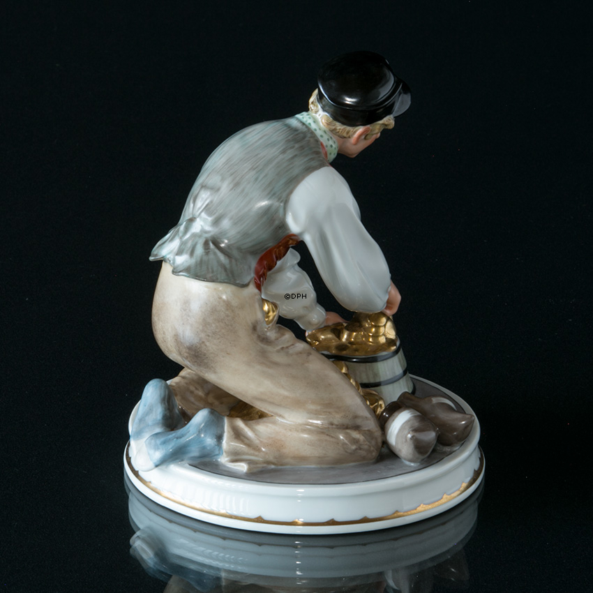 Lille Klaus, Bing & Grøndahl overglasur figur nr. 8048