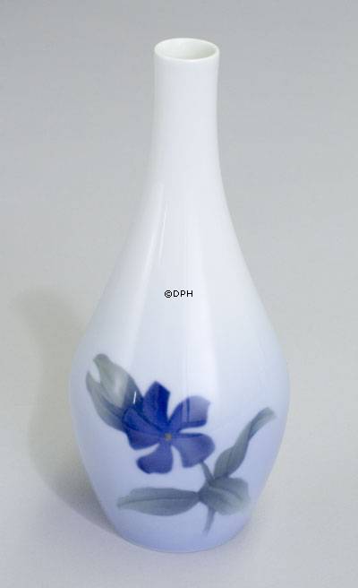 Vase med blå blomst, Royal Copenhagen nr. 8395-8