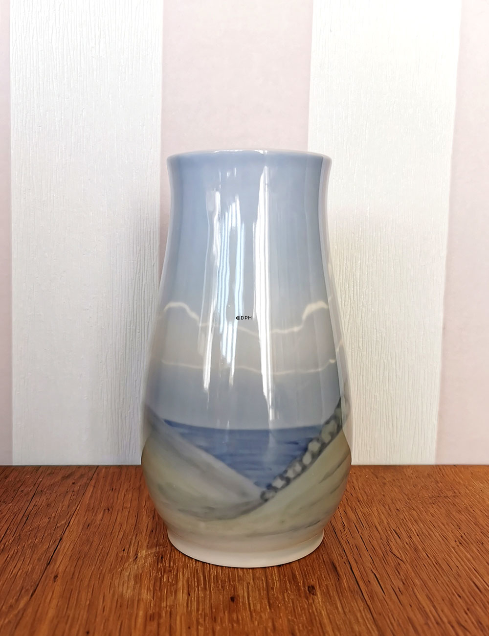Vase med landskabmed mølle, Bing & Grøndahl nr. 8522-210