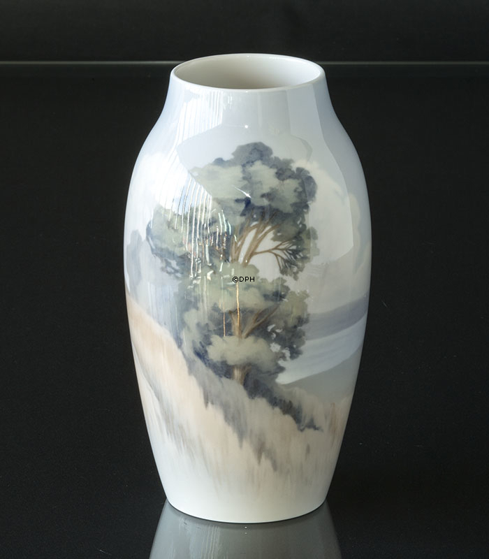 Vase med landskab med træer, Bing & Grøndahl nr. 8528-243