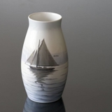 Vase med Sejlskib, Bing & Grøndahl nr. 8550-247