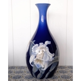 Bing & Grøndahl Art Nouveau vase med iris nr. 8557-234, Marie Smith Unica