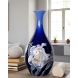 Bing & Grøndahl Art Nouveau vase med iris nr. 8557-234, Marie Smith Unica