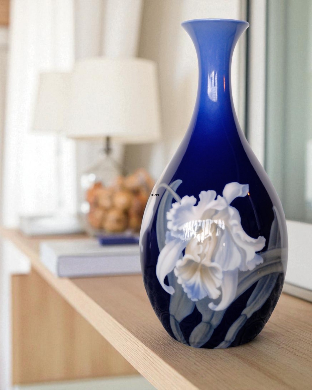 Bing & Grøndahl Art Nouveau vase med iris nr. 8557-234, Marie Smith Unica