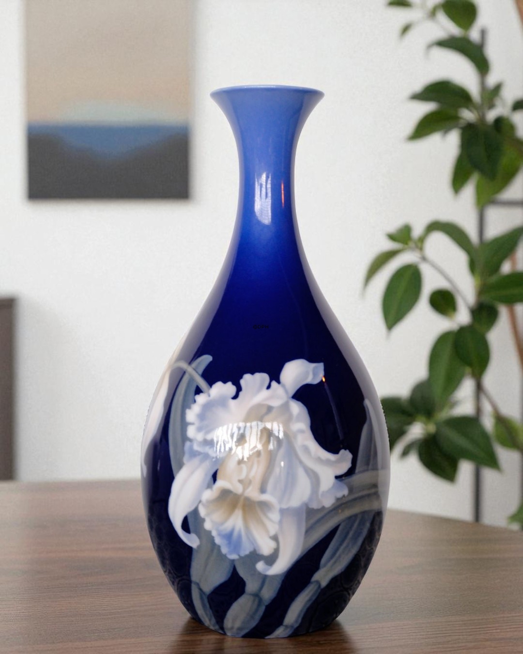 Bing & Grøndahl Art Nouveau vase med iris nr. 8557-234, Marie Smith Unica