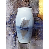 Vase med sejlskib, Bing & Grøndahl nr. 861-5255