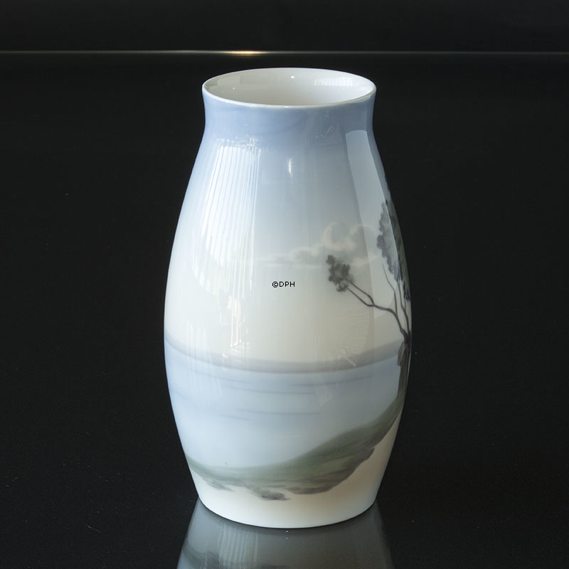 Vase med landskab med træer, Bing & Grøndahl nr. 8676-247 eller 576-5247