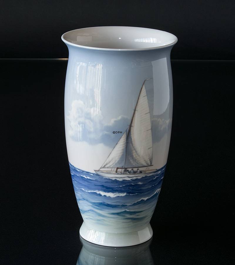 Vase med skib, Bing & Grondahl nr. 8713-450