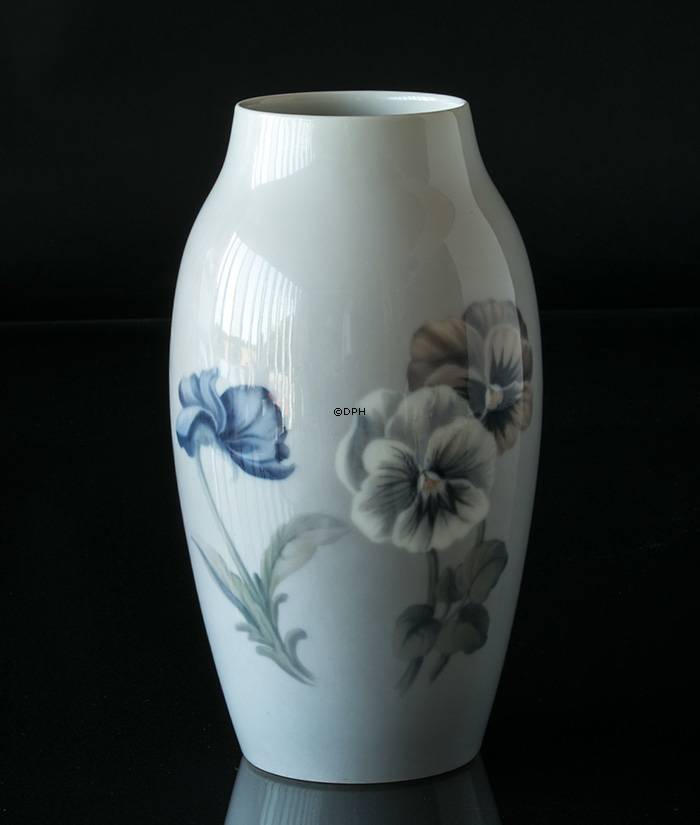 Vase med blomster, BIng & Grøndahl nr. 8746-368