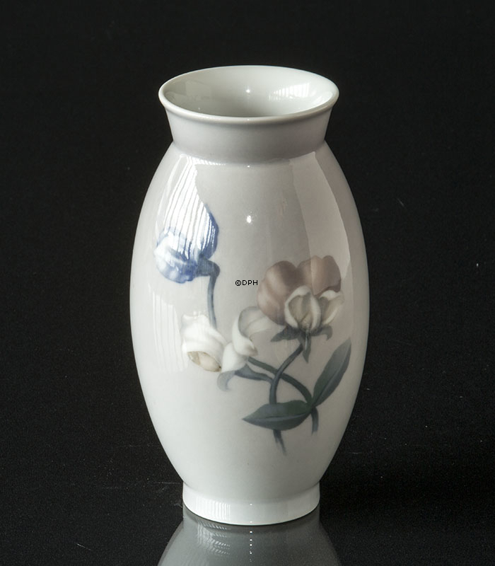 Vase i relief med blomster, Bing & Grøndahl nr. 8750-420