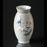 Vase i relief med blomster, Bing & Grøndahl nr. 8750-420