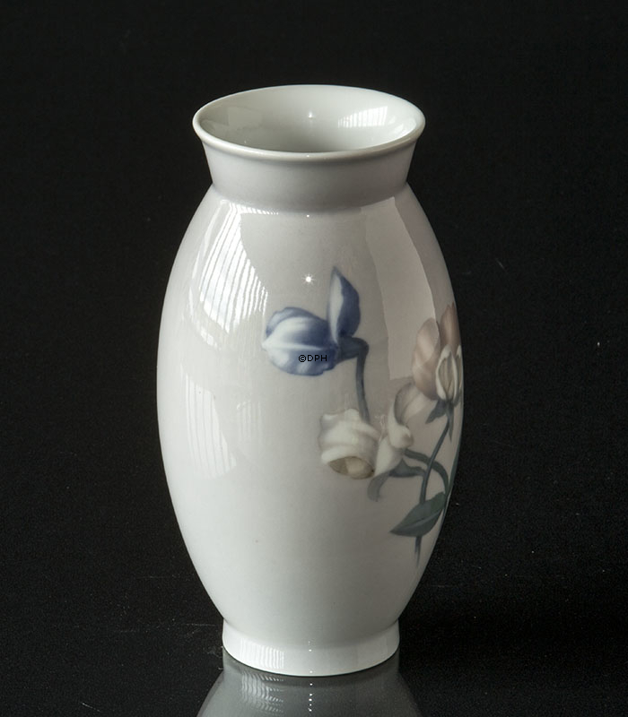 Vase i relief med blomster, Bing & Grøndahl nr. 8750-420
