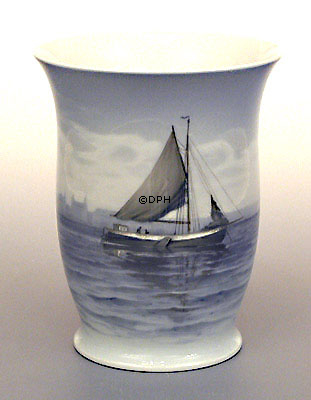 Vase med Sejlskib, Fiskekutter, Bing & Grøndahl nr. 8778-487