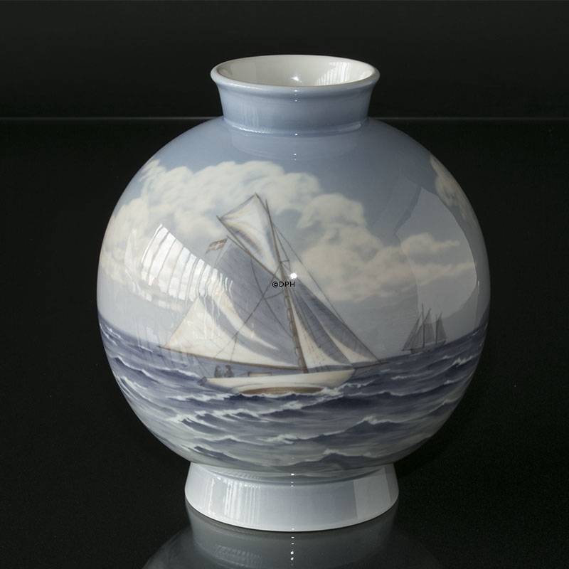 Vase med Sejlskib, Bing & Grøndahl nr. 8781-502