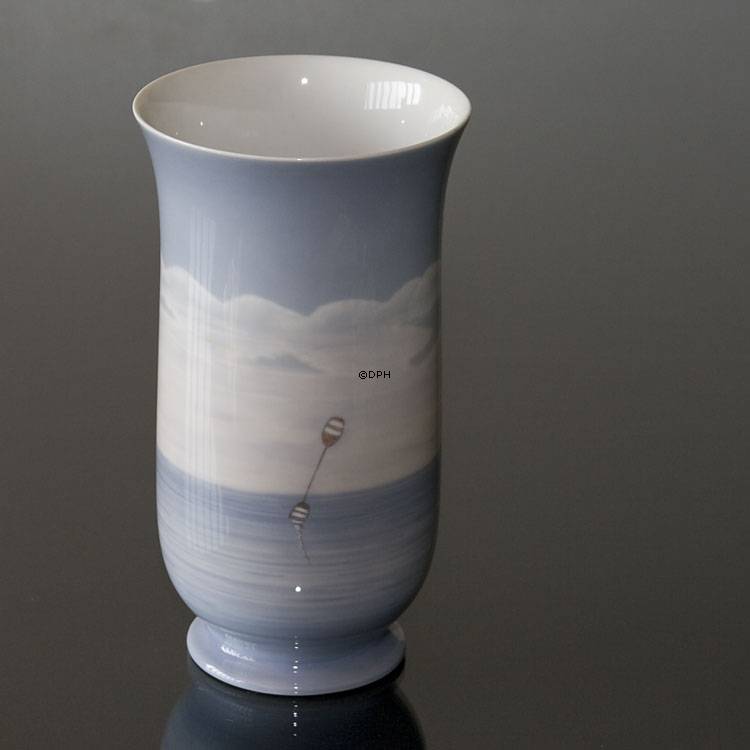 Vase med Fiskekutter, Bing & Grøndahl nr. 945-5504 eller 8784-504