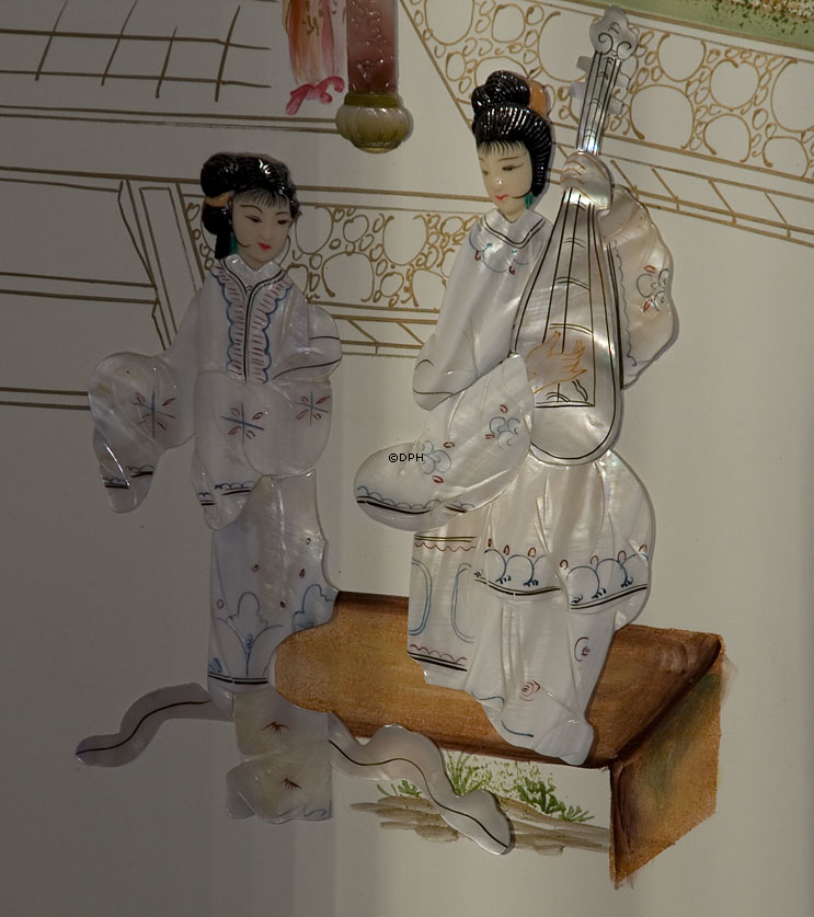 Kinesisk skab, fransk hvid lak, med glasplade