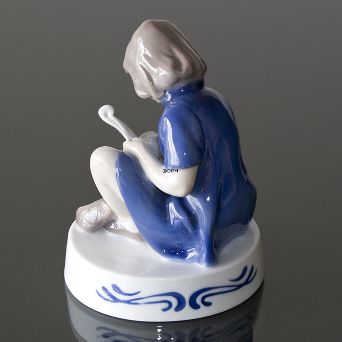 Årsfigur 1983, Den lille kunstner, Pige med tegneblok, Bing & Grøndahl