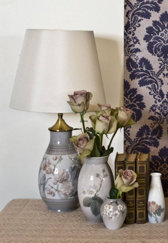 B & G Lampe med blomster H: 32cm