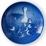 Duck with Ducklings 1973, Bing & Grondahl Mother's Day plate