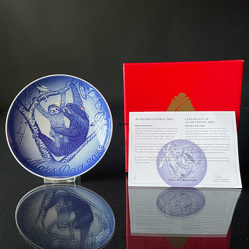 Dovendyr med unge 2023, Bing & Grøndahl Mors dag platte