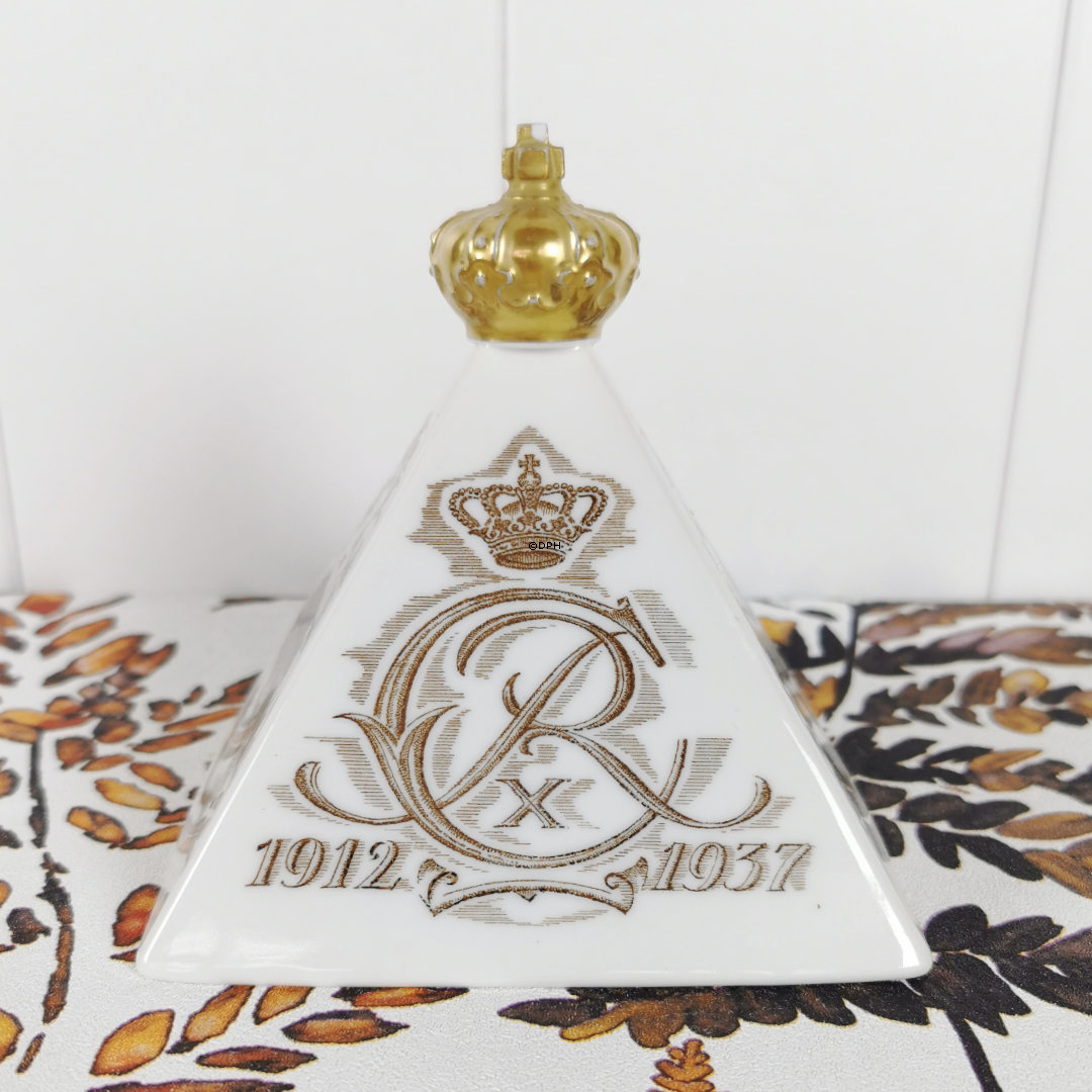 Brevpresse - pyramide med motiver fra Amalienborg, Christian X, Bing & Grøndahl