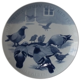 1909 large Christmas plate, Poor sparrow fly down from roof, Bing & Grondahl