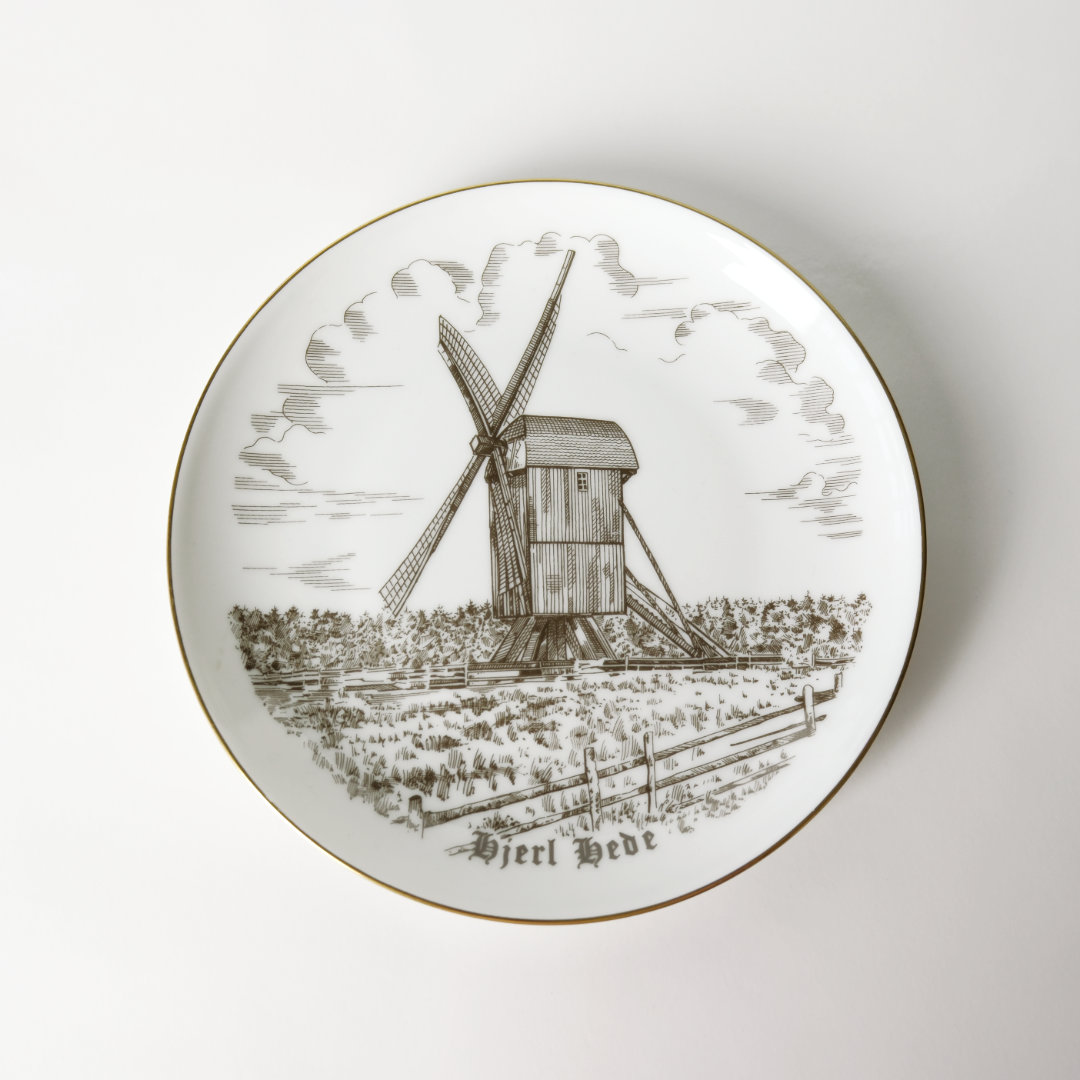 Bing & Grøndahl Platte, Hjerl hede, brun stregtegning