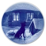 The Chained Dog getting a double Meal on Christmas Eve 1915, Bing & Grondahl Christmas plate