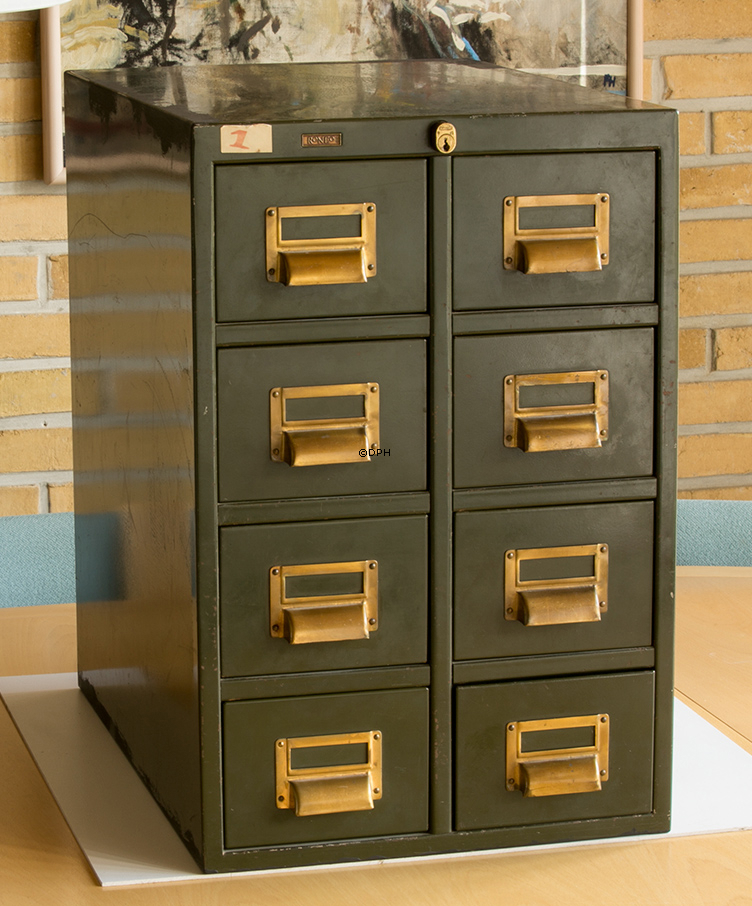 Retro arkivskab med patina