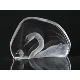 Mats Jonasson Wildlife Glass Sculpture of Swan with Swanling