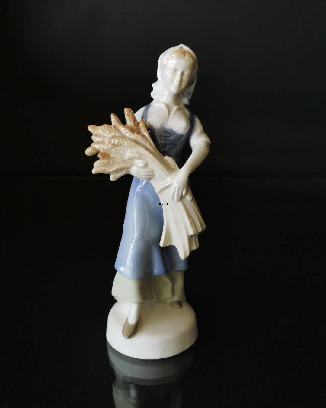 Figur af pige med neg