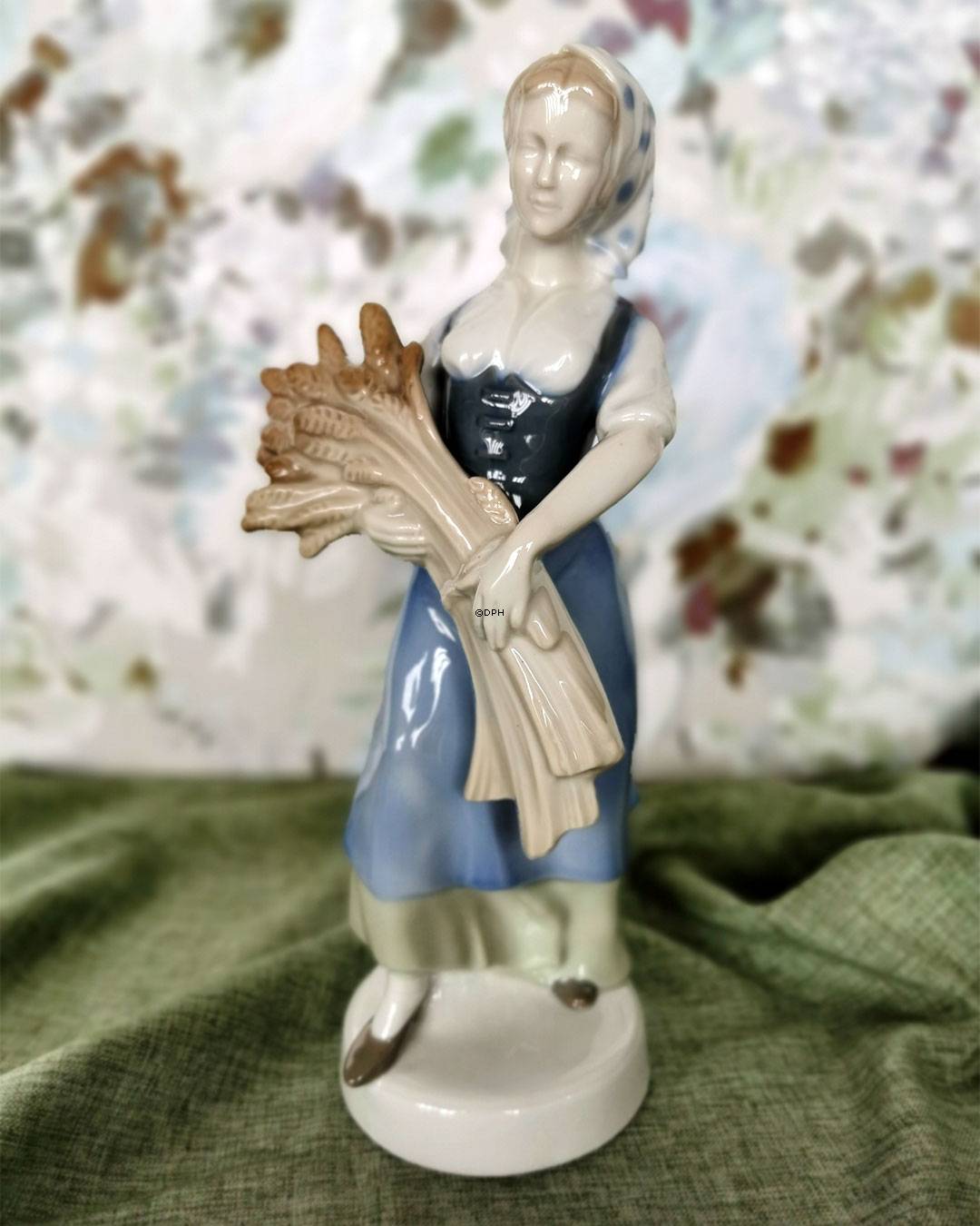 Figur af pige med neg