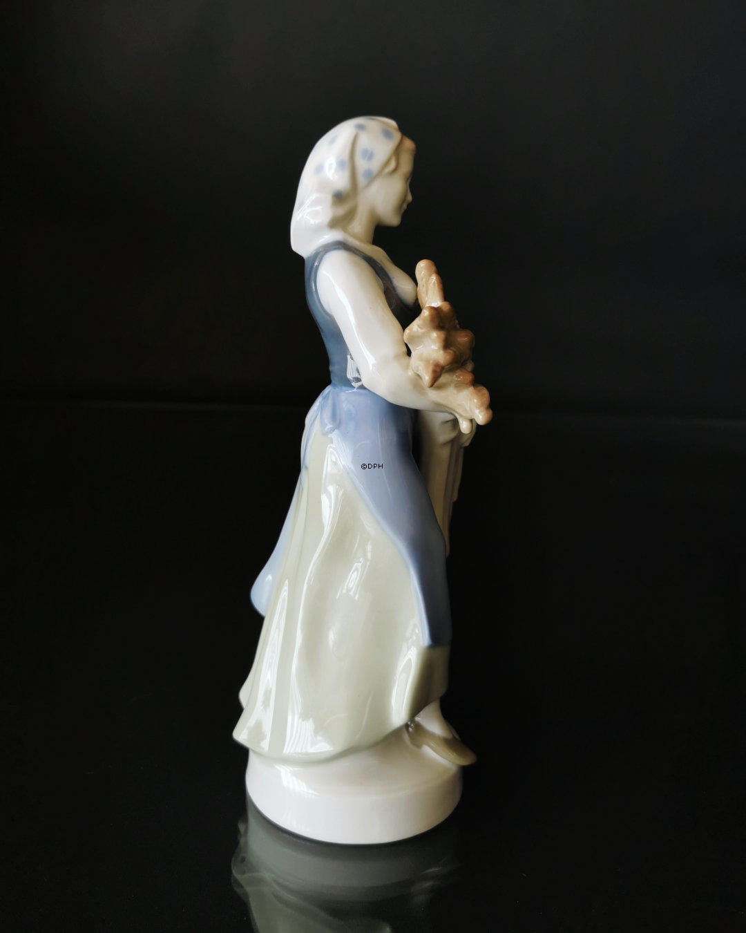 Figur af pige med neg