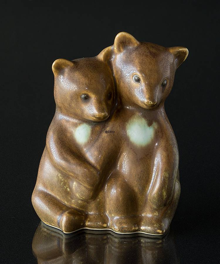 To Bjørneunger, Figur af Knud Basse H17cm