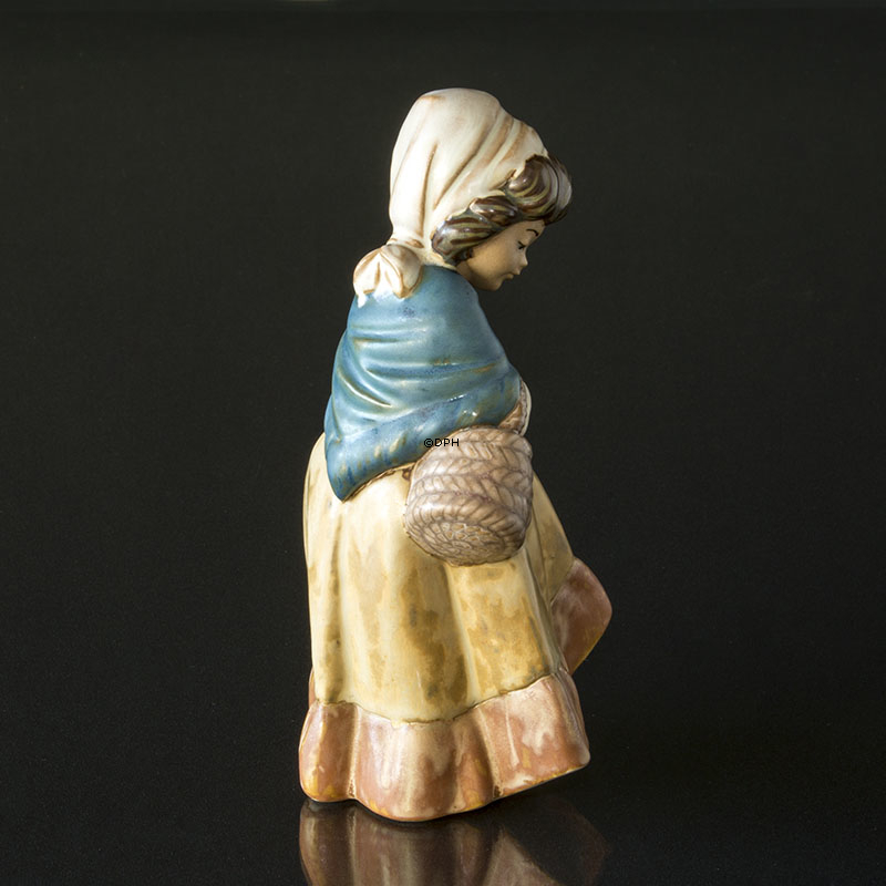 Lladro figur, Pige med kurv, 20 cm