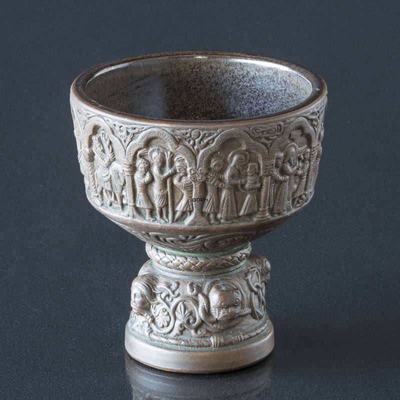 Hjorth Urtepotte, Kopi af døbefonten i Åkirkeby Kirke på Bornholm